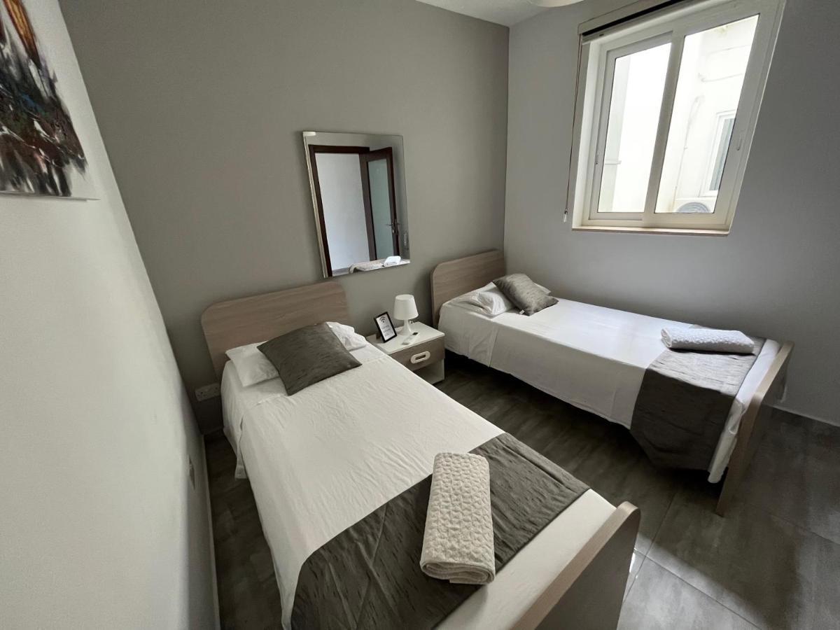 F8 2, Private Two Single Beds Shared Bathroom In Shared Flat Msida